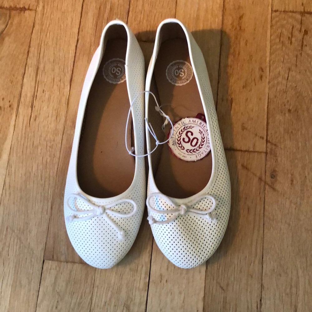 Comfortable white flats